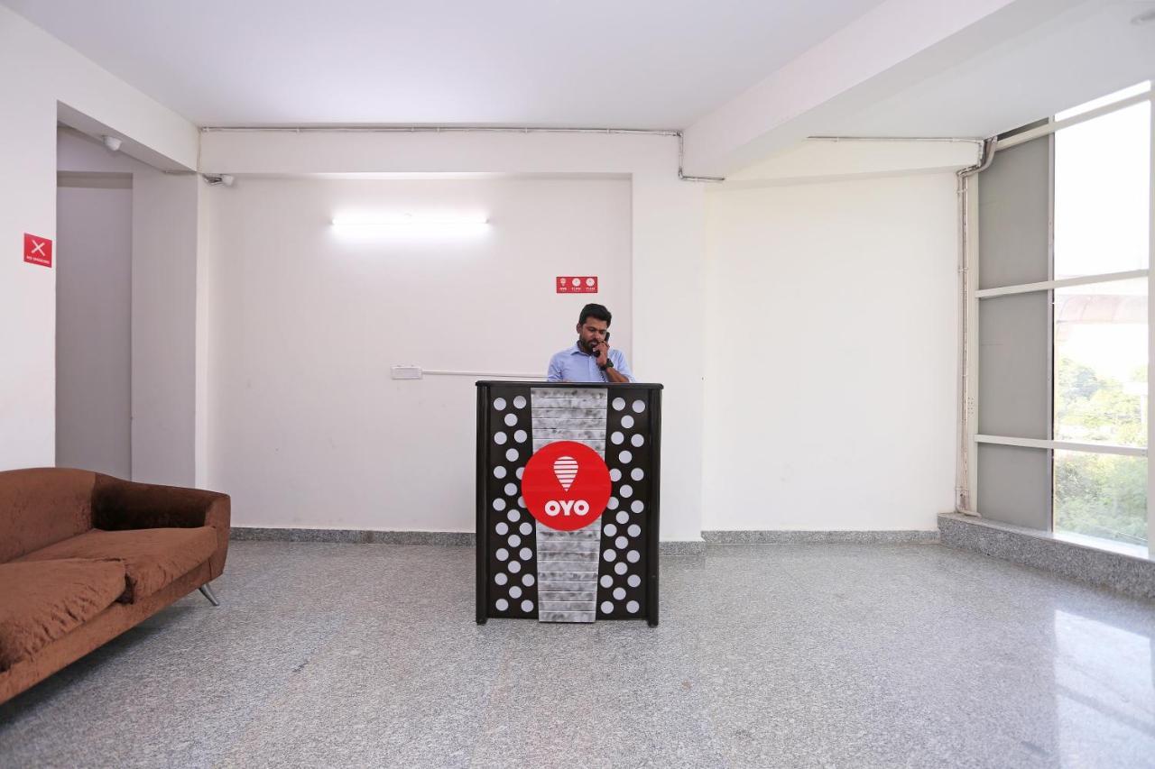 Oyo Dlf Cyber City Near Aravali Biodiversity Park Gurgaon Bagian luar foto