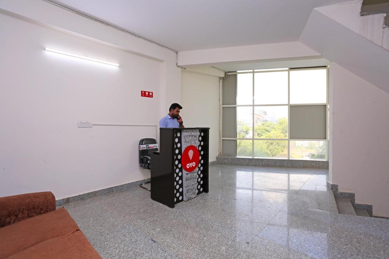 Oyo Dlf Cyber City Near Aravali Biodiversity Park Gurgaon Bagian luar foto